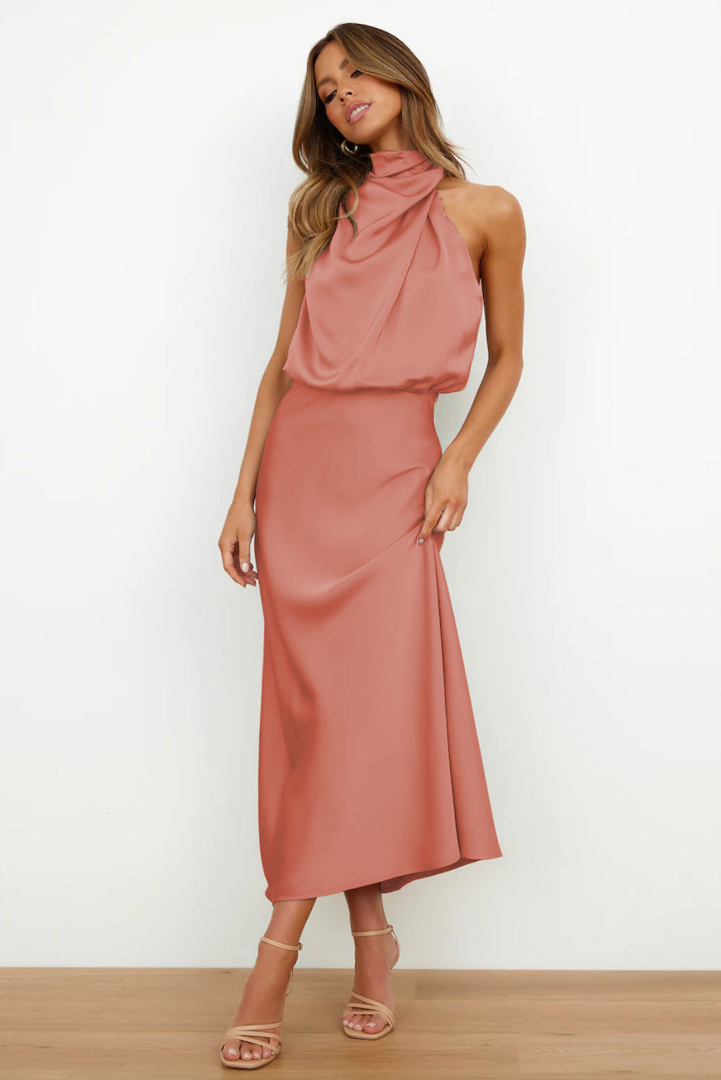 Rochelle | Feminines Satin-Kleid mit Neckholder-Ausschnitt
