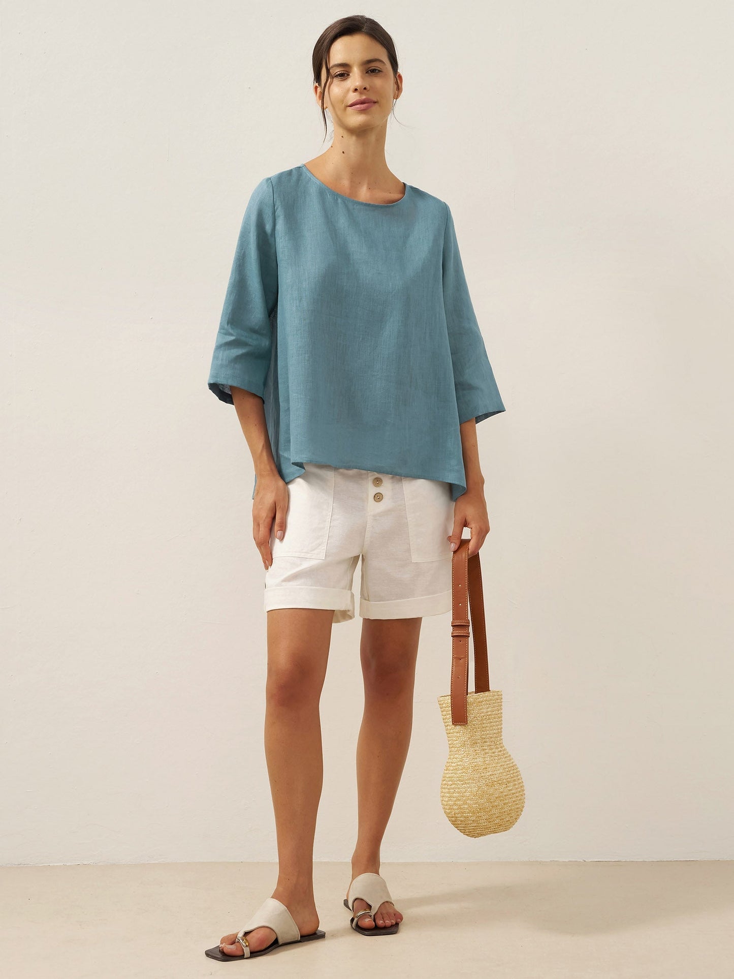 Evelyn | bequemes Leinen-Top mit asymmetrischem Saum und Rundhals