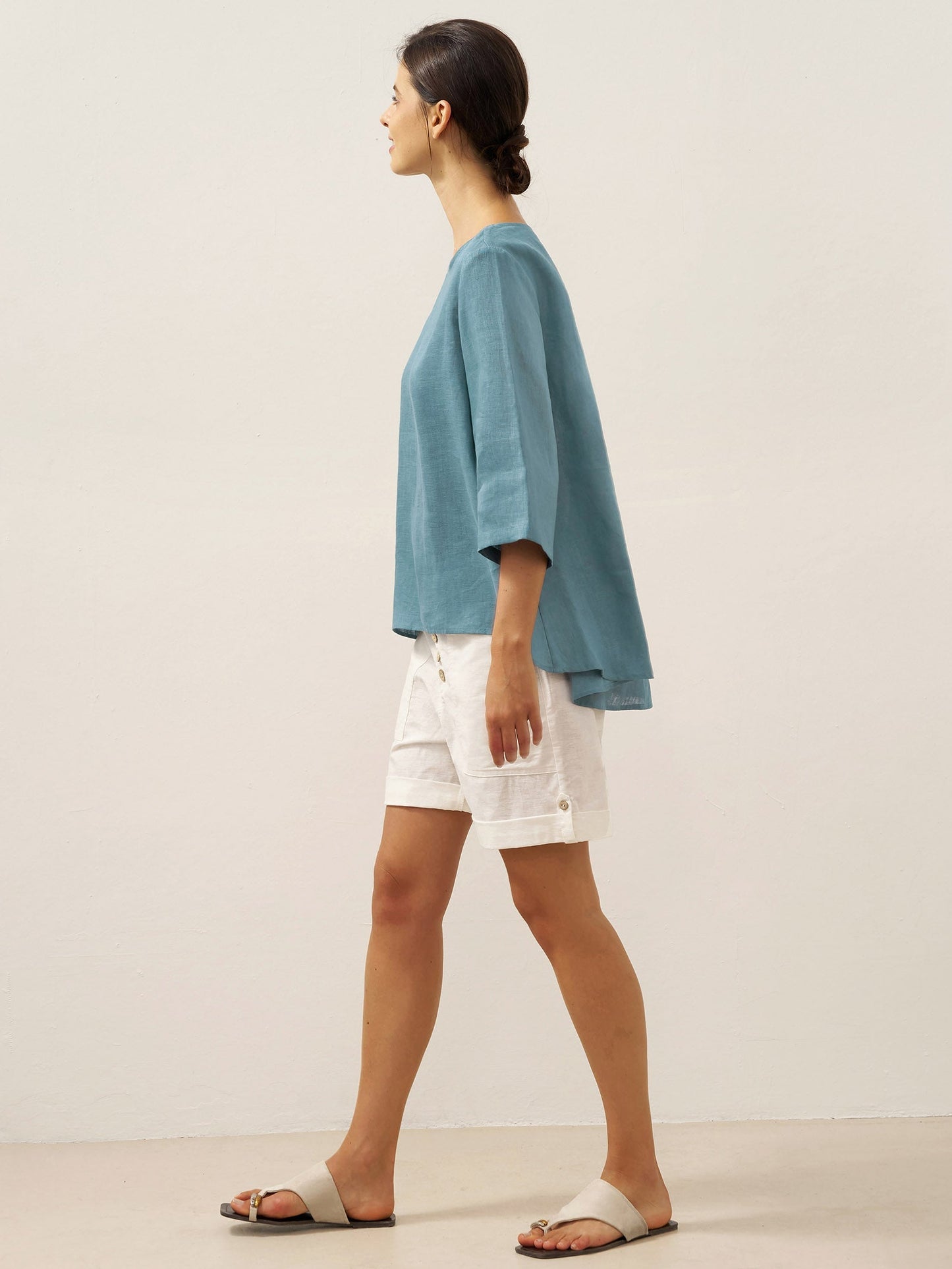 Evelyn | bequemes Leinen-Top mit asymmetrischem Saum und Rundhals