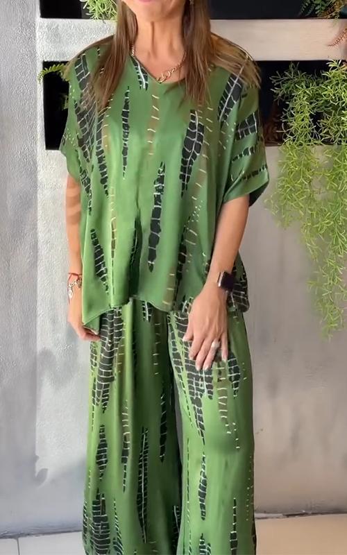 Kirsten | stilvoller Satin-Freizeitanzug mit rundem Ausschnitt für Damen