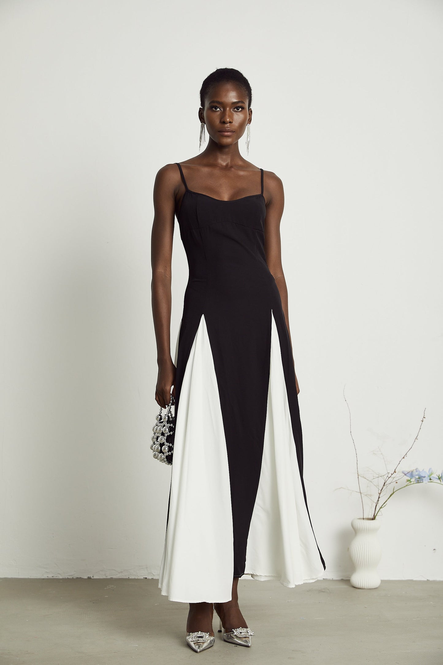 Roisin | Kontrastfarbenes plissiertes Maxikleid