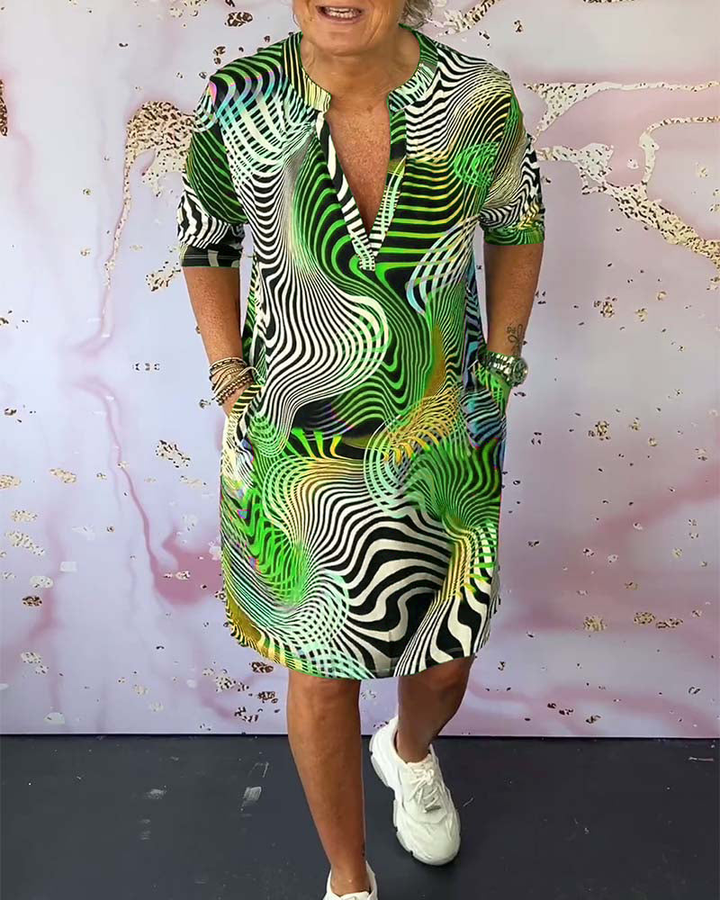 Ainsley | Sommerliches V-Neck-Kleid mit buntem Muster