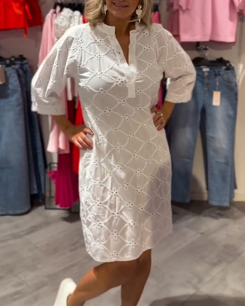 Adalee | feminines Kleid mit weitem Blumen-Ausschnitt