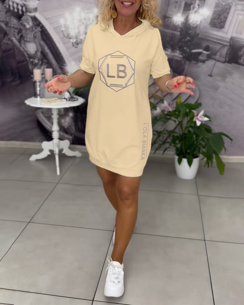 Laylani | sportliches Kleid mit Kapuze und Druck