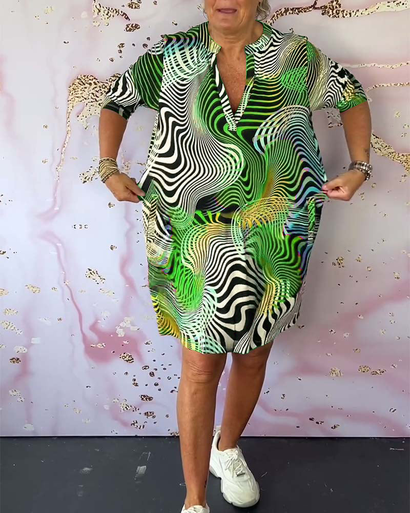 Ainsley | Sommerliches V-Neck-Kleid mit buntem Muster