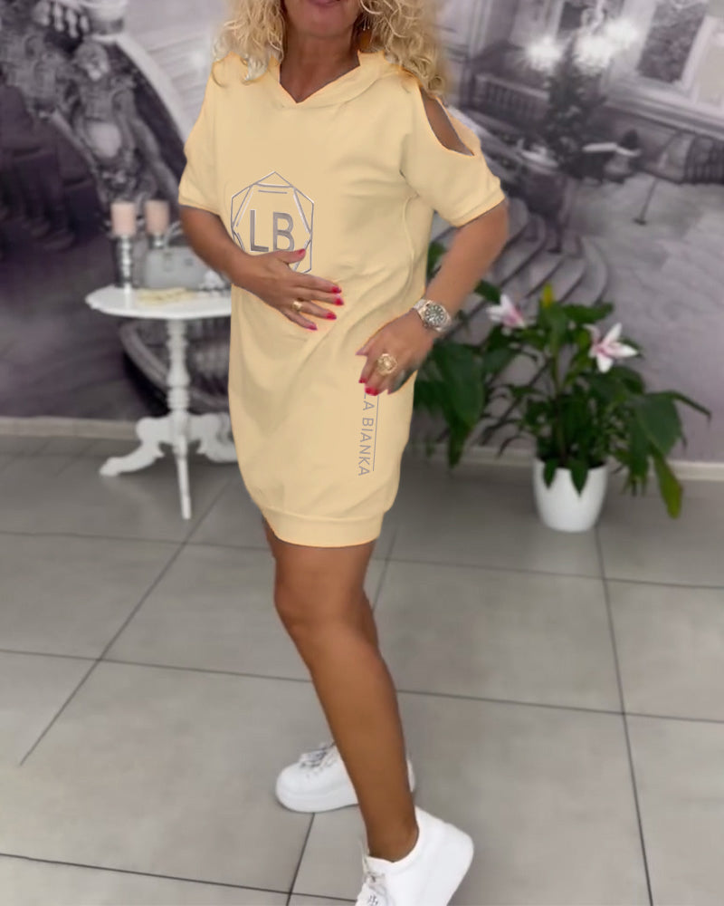 Laylani | sportliches Kleid mit Kapuze und Druck