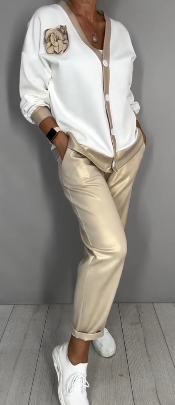 Alexia | Lässiger Damenanzug mit V-Ausschnitt und Hose