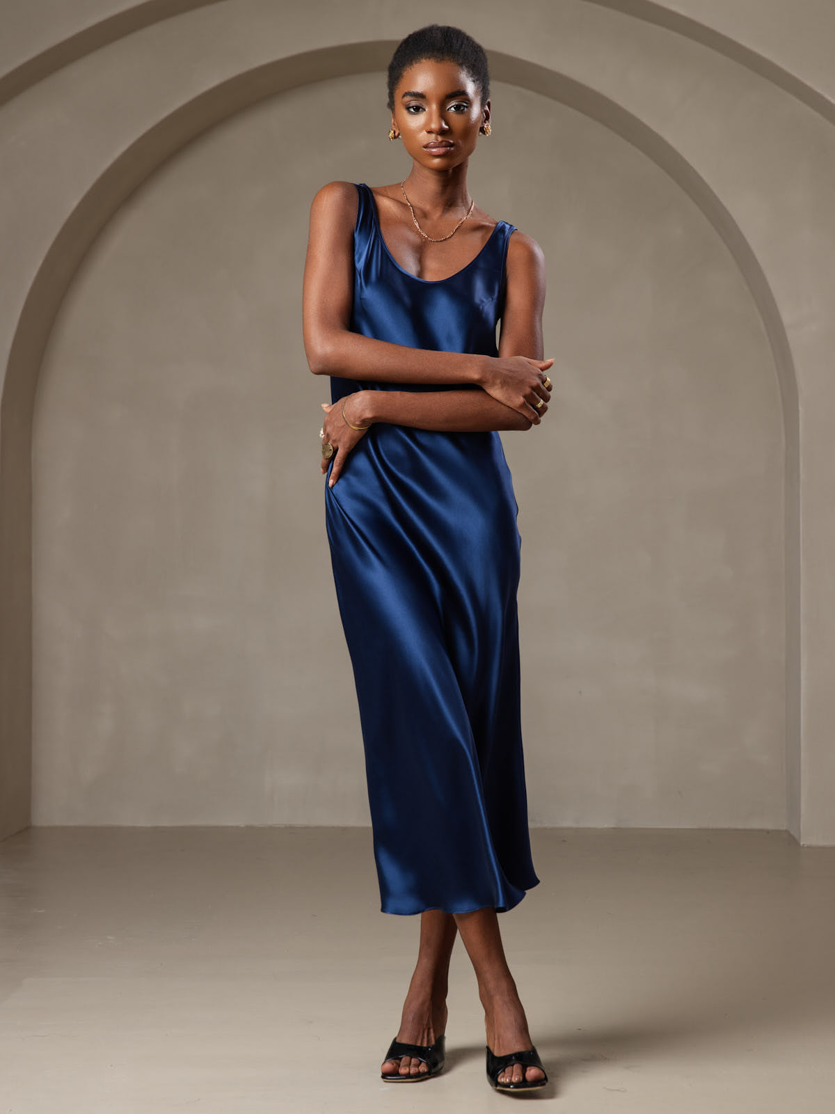 Aliya | langes ärmelloses Kleid aus reiner Seide