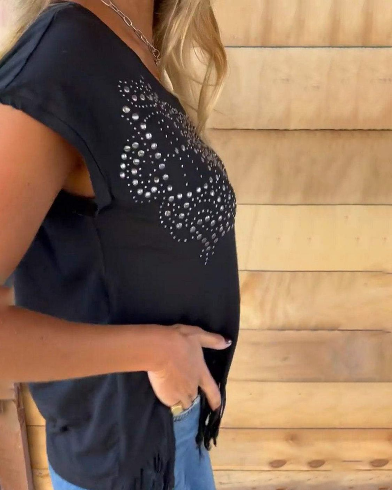 Everly | Modisches T-Shirt mit Nietenfransen-Detail