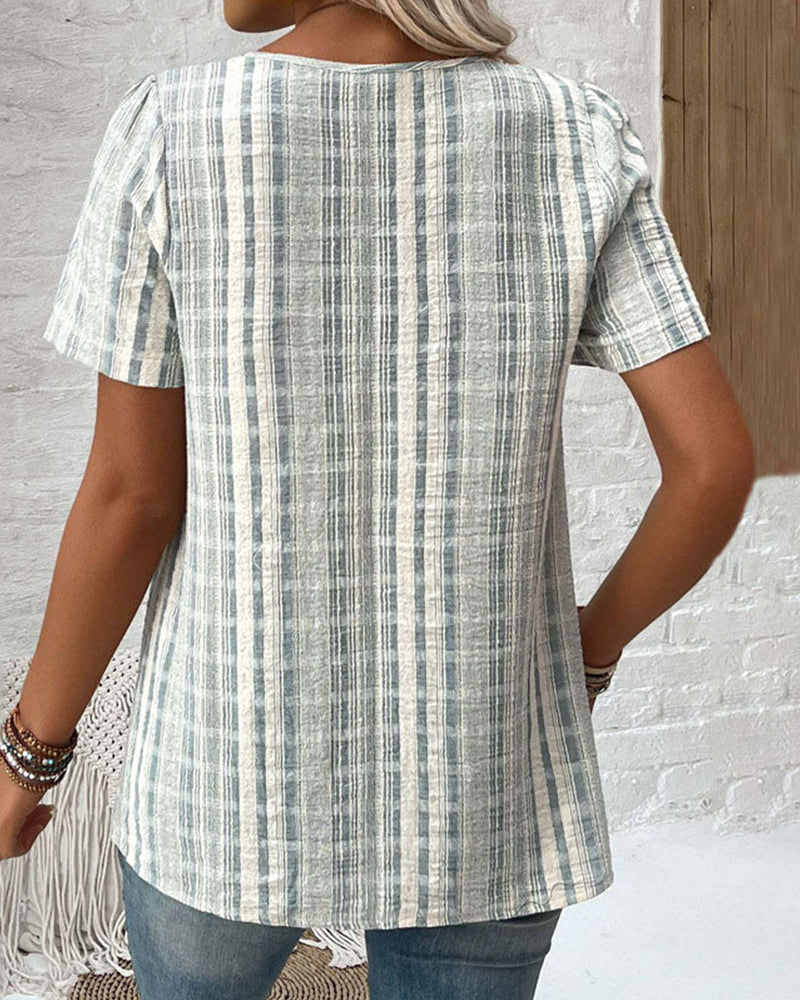 Khloe | Lässiges V-Ausschnitt-T-Shirt mit gestreiftem Karo-Muster