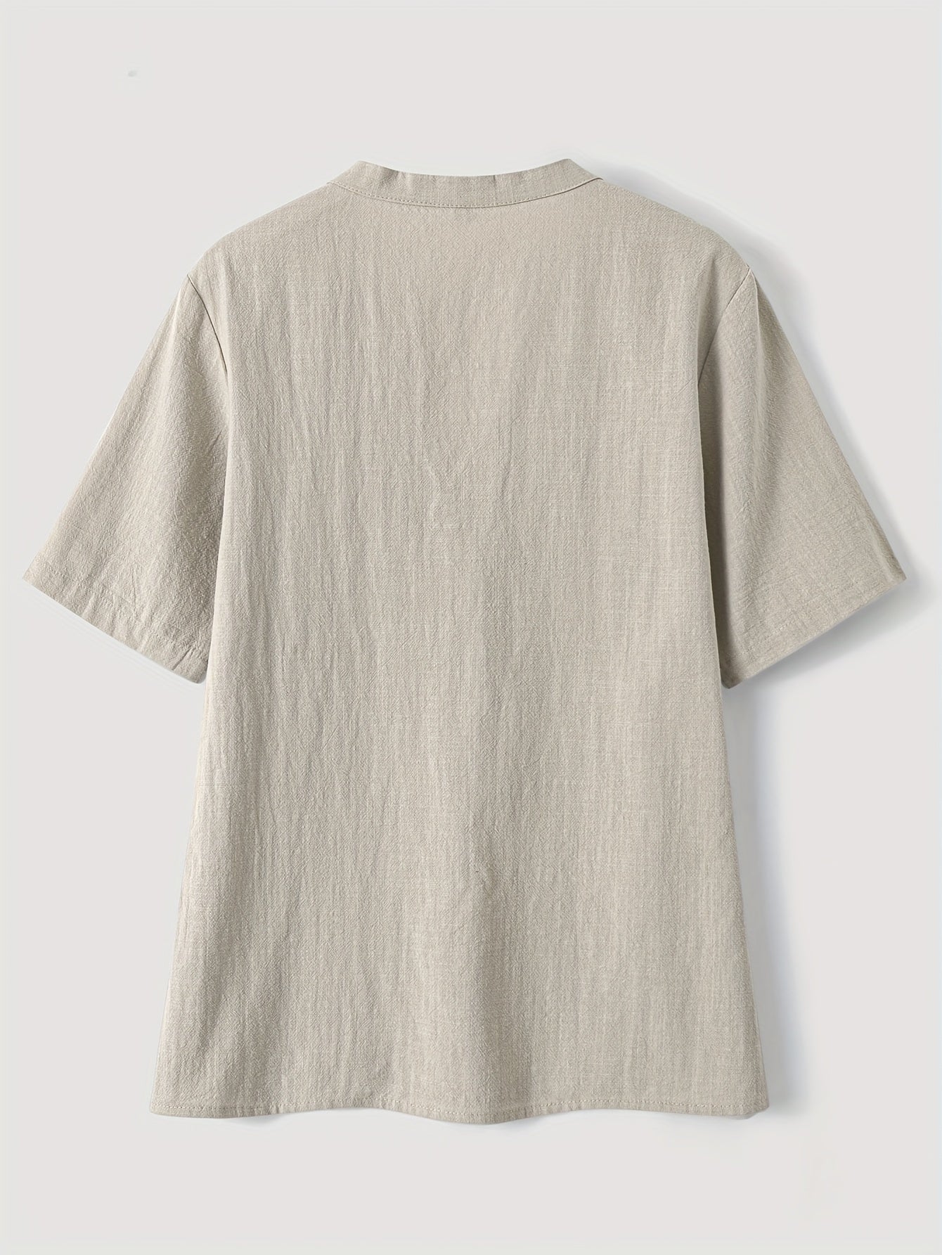 Sofia | feminines Oberteil mit V-Ausschnitt und dekorativer Knopfleiste