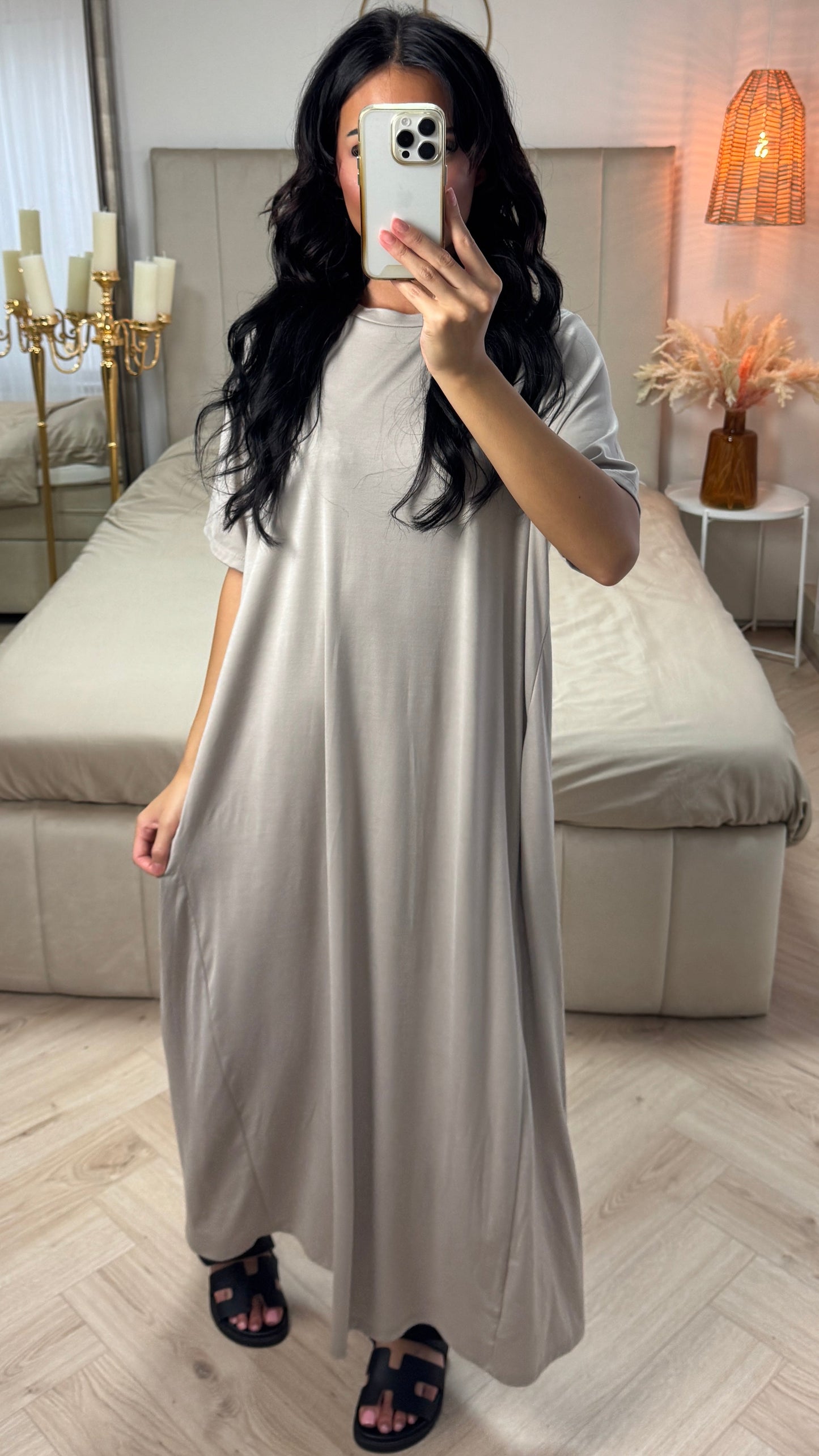 Cassandra | feminines Kleid in Abaya-Style mit kurzen Ärmeln