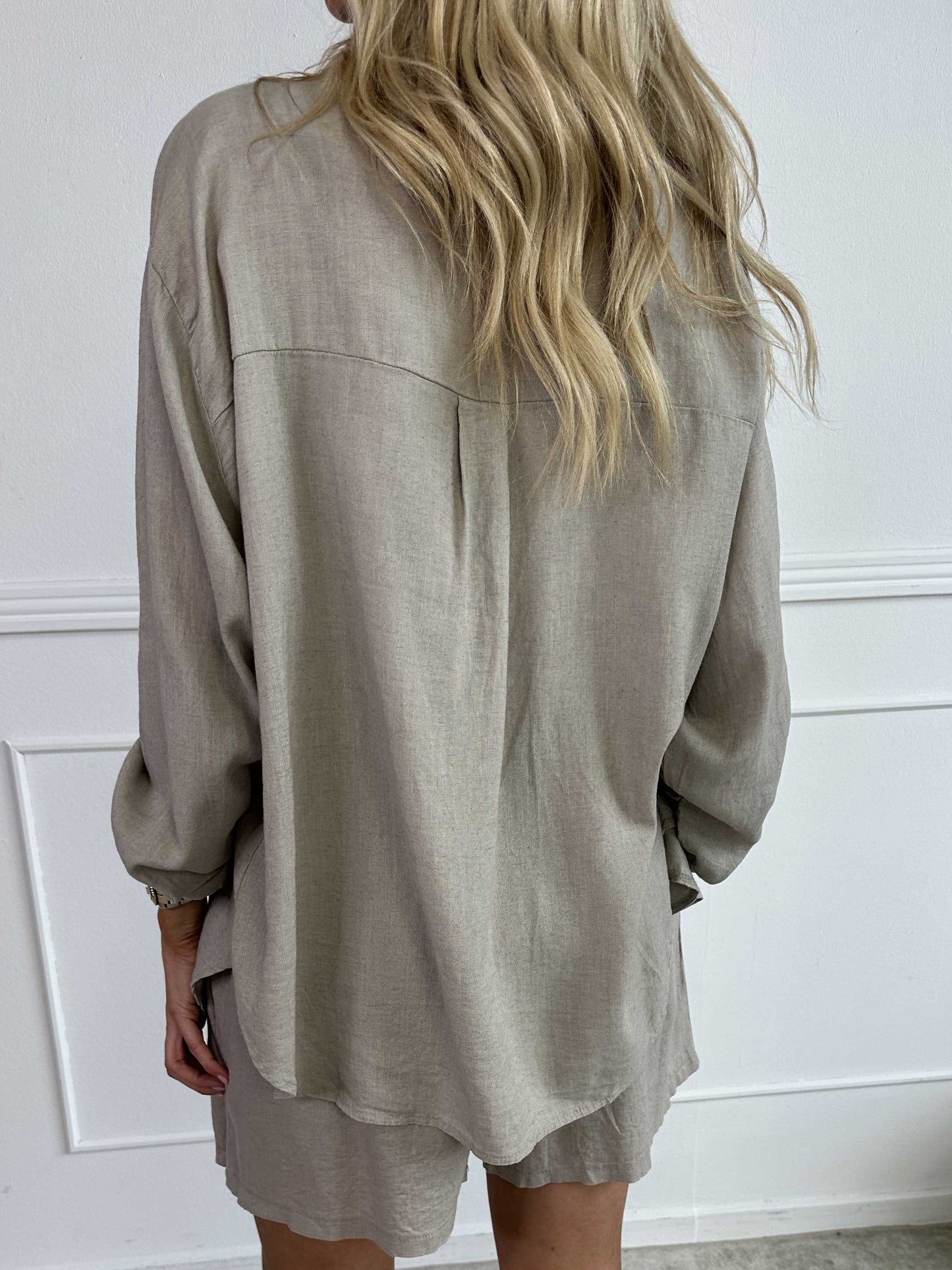 Genevieve | bequemes Hemd aus Viskose und Leinen in klassischer Unifarbe