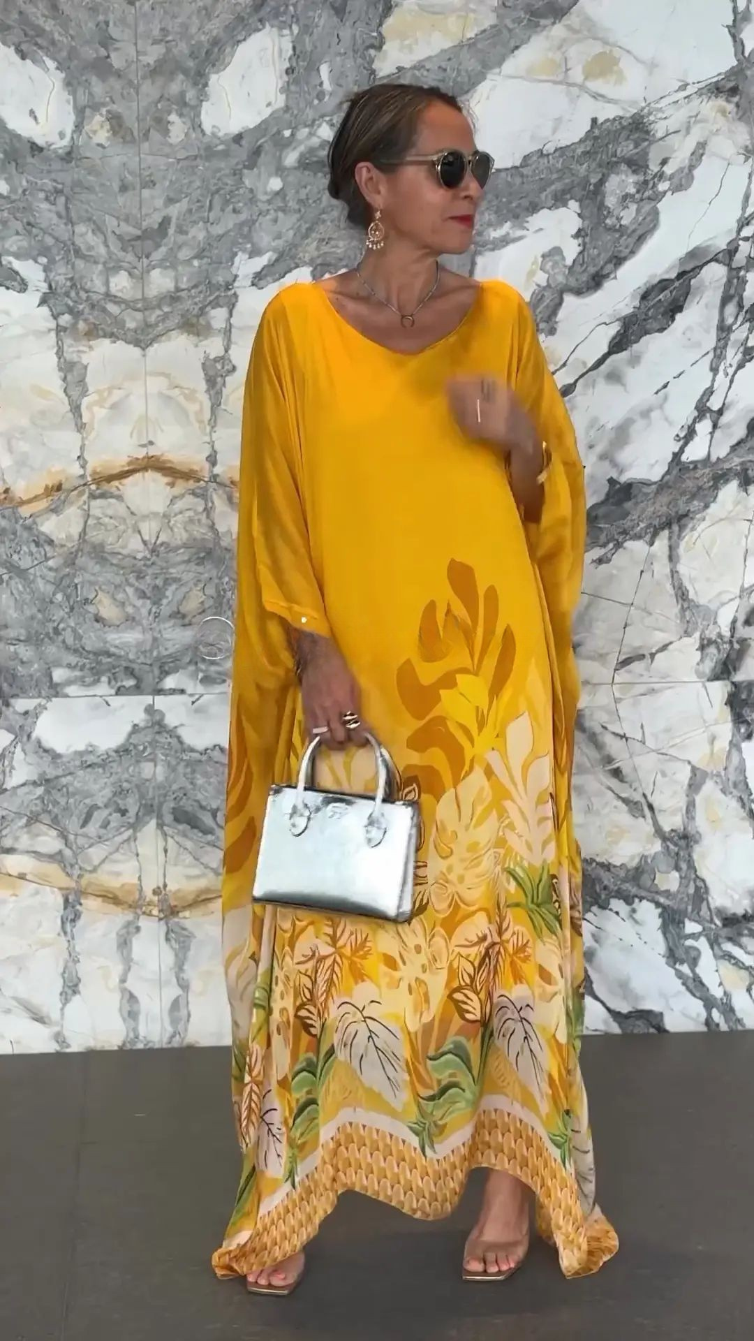 Mathilda | Stylisches, lockeres Kleid mit Rundhals und langen Ärmeln für den Sommer