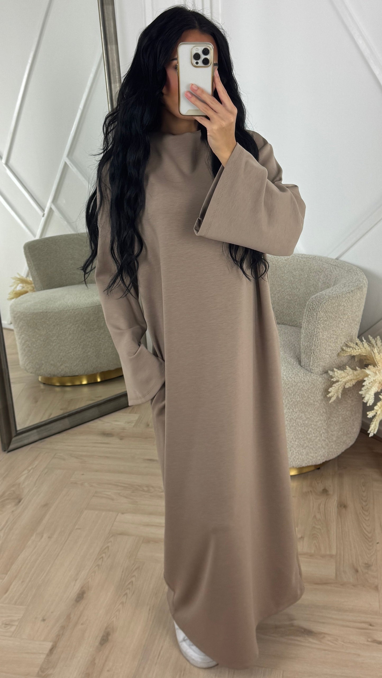 Zusila | Minimalistische Maxikleid mit weiten Ärmeln