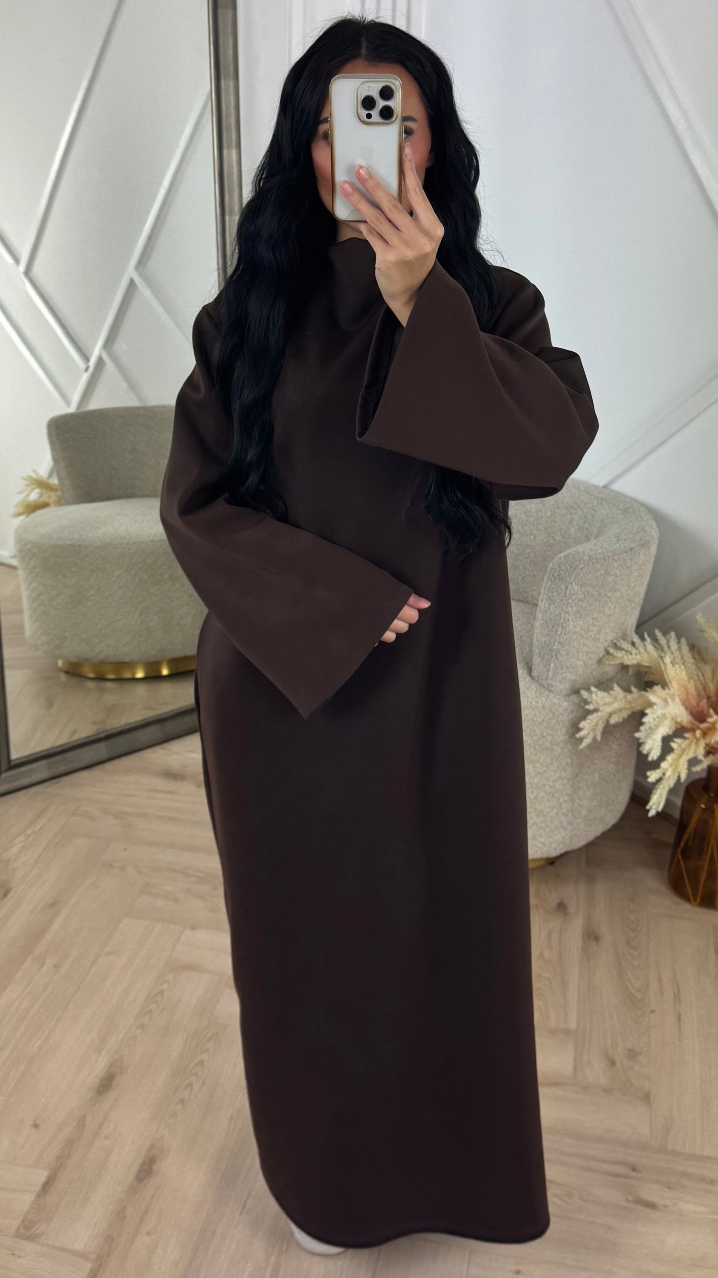 Zusila | Minimalistische Maxikleid mit weiten Ärmeln