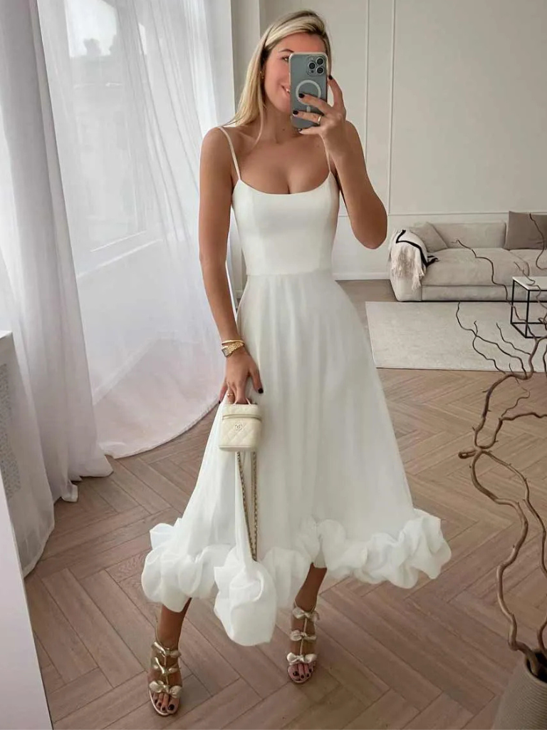 Ruthie | elegantes Kleid mit verspielten Rüschen