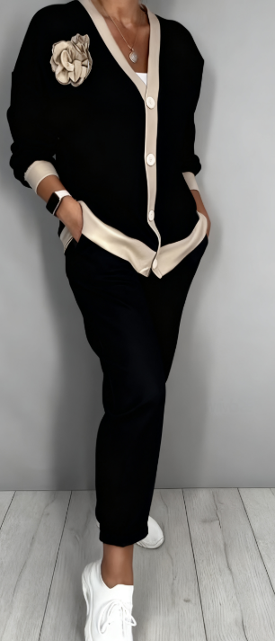 Alexia | Lässiger Damenanzug mit V-Ausschnitt und Hose