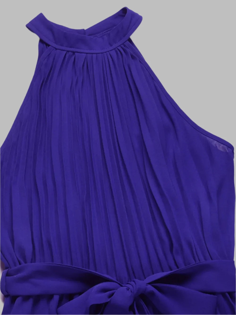 Elen | Plissierter Jumpsuit mit Neckholder-Ausschnitt