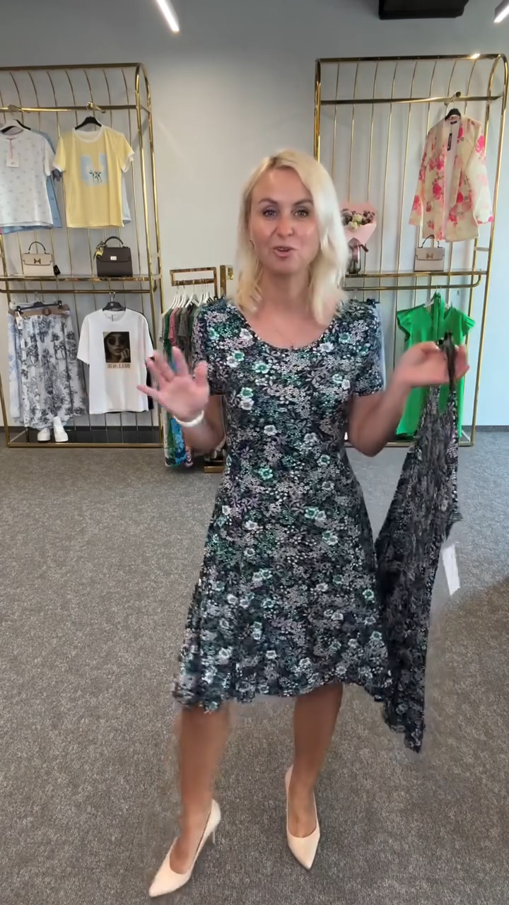 Kiera | stilvolles Kleid mit Rundhalsausschnitt