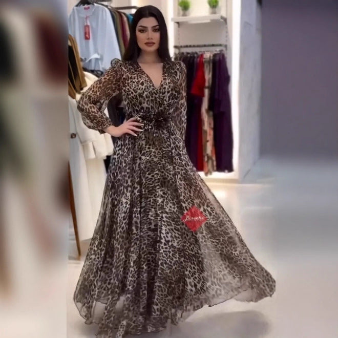 Elizabeth | elegantes Kleid, schmeichelnder V-Ausschnitt, Leoparden-Design.