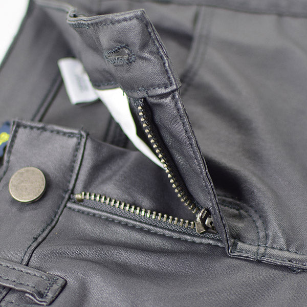 Raya | Slim Fit Stretch-Kunstlederhose mit mittlerer Taille