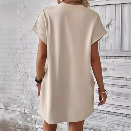 Hadlee | bequemes T-Shirt-Kleid mit auffälligem Monogramm und Fledermausflügeln