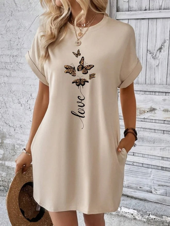 Hadlee | bequemes T-Shirt-Kleid mit auffälligem Monogramm und Fledermausflügeln