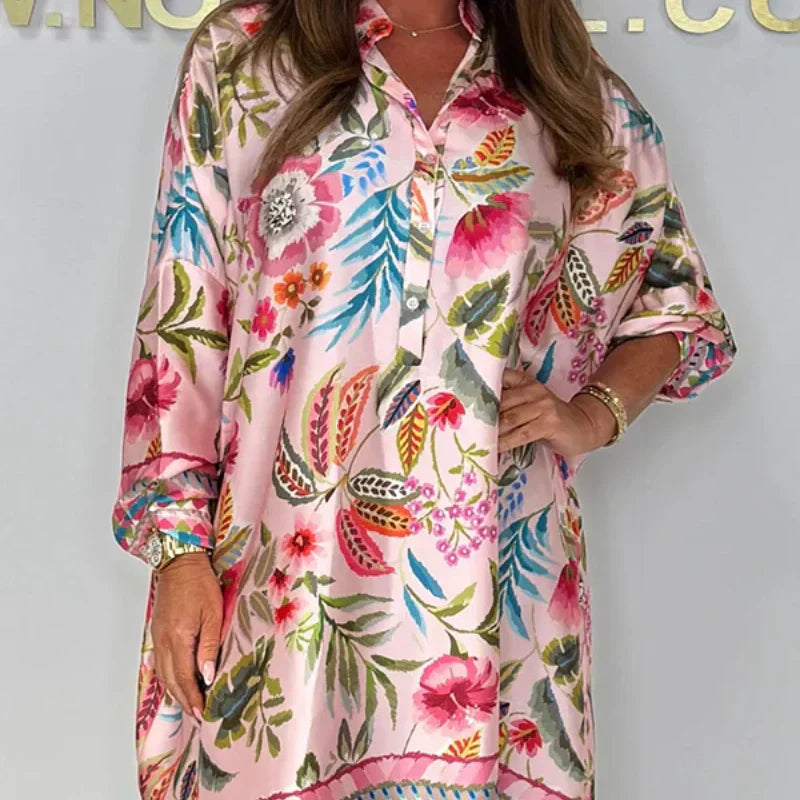 Debie | Bequemes Blumen-Kleid mit V-Ausschnitt und Knopfleiste vorne