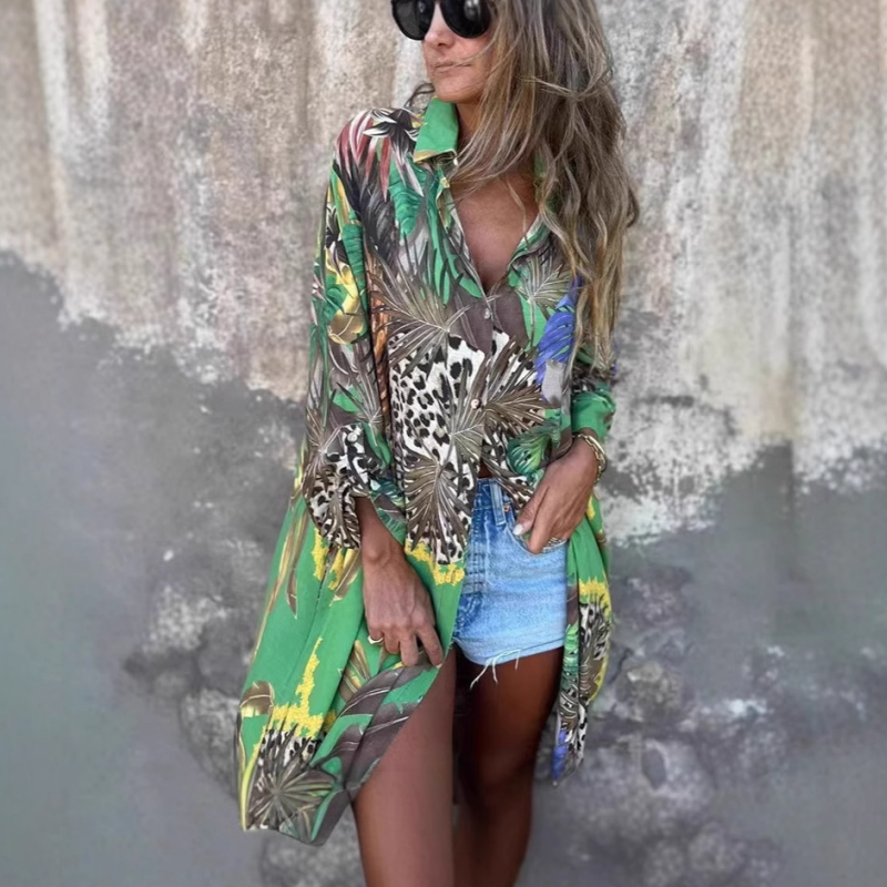 Precia | Elegantes langärmliges Kleid mit offenem Revers und floralem Print