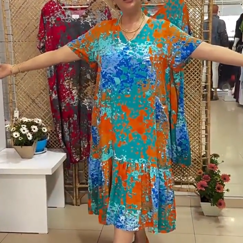 Micha | Midikleid mit V-Ausschnitt und lebhaftem abstraktem Muster