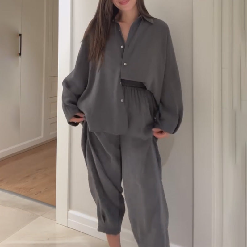 Alejandra | langärmelige Damenbluse mit weit geschnittener Hose.