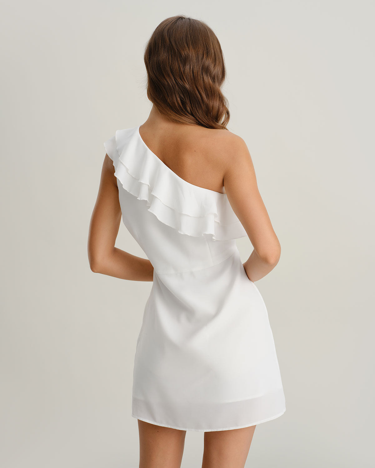 Ami | One-Shoulder-Minikleid mit Rüschen