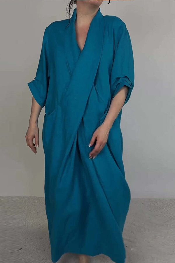 Aiya | Elegantes minimalistisches Kleid mit Tasche und V-Ausschnitt