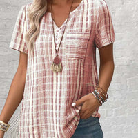 Khloe | Lässiges V-Ausschnitt-T-Shirt mit gestreiftem Karo-Muster