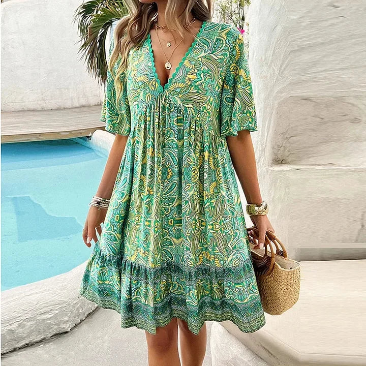 Frenchie | Schickes Ferienkleid mit V-Ausschnitt für den Sommer