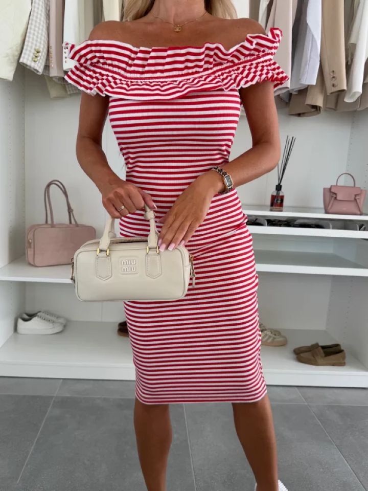 Kylie | stilvolles Kleid mit freien Schultern und figurformender Rüsche