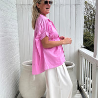 Claire | Locker geschnittene Kurzarm-Bluse mit klassischem Hemdkragen