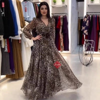 Elizabeth | elegantes Kleid, schmeichelnder V-Ausschnitt, Leoparden-Design.