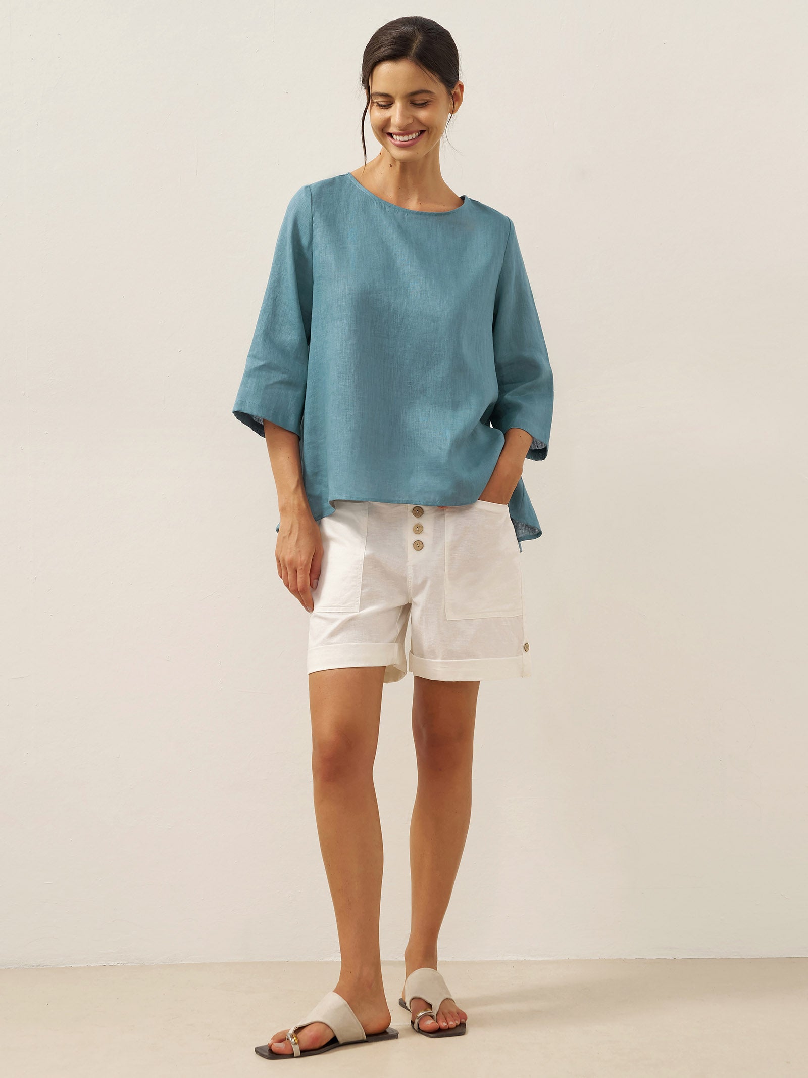 Evelyn | bequemes Leinen-Top mit asymmetrischem Saum und Rundhals