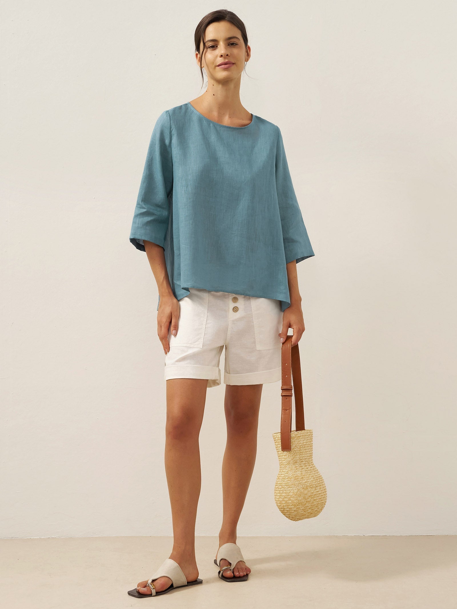 Evelyn | bequemes Leinen-Top mit asymmetrischem Saum und Rundhals