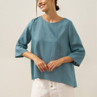 Evelyn | bequemes Leinen-Top mit asymmetrischem Saum und Rundhals
