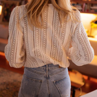 Lilly | Modische gehäkelte Bluse mit zarten Details