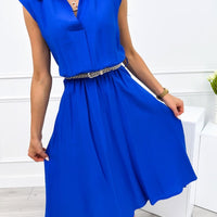 Zendaya | elegantes kobaltfarbenes Midikleid mit Kragen