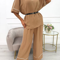 Amyra | modisches Set mit Gürtel für Damen