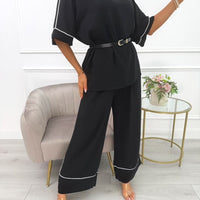 Amyra | modisches Set mit Gürtel für Damen