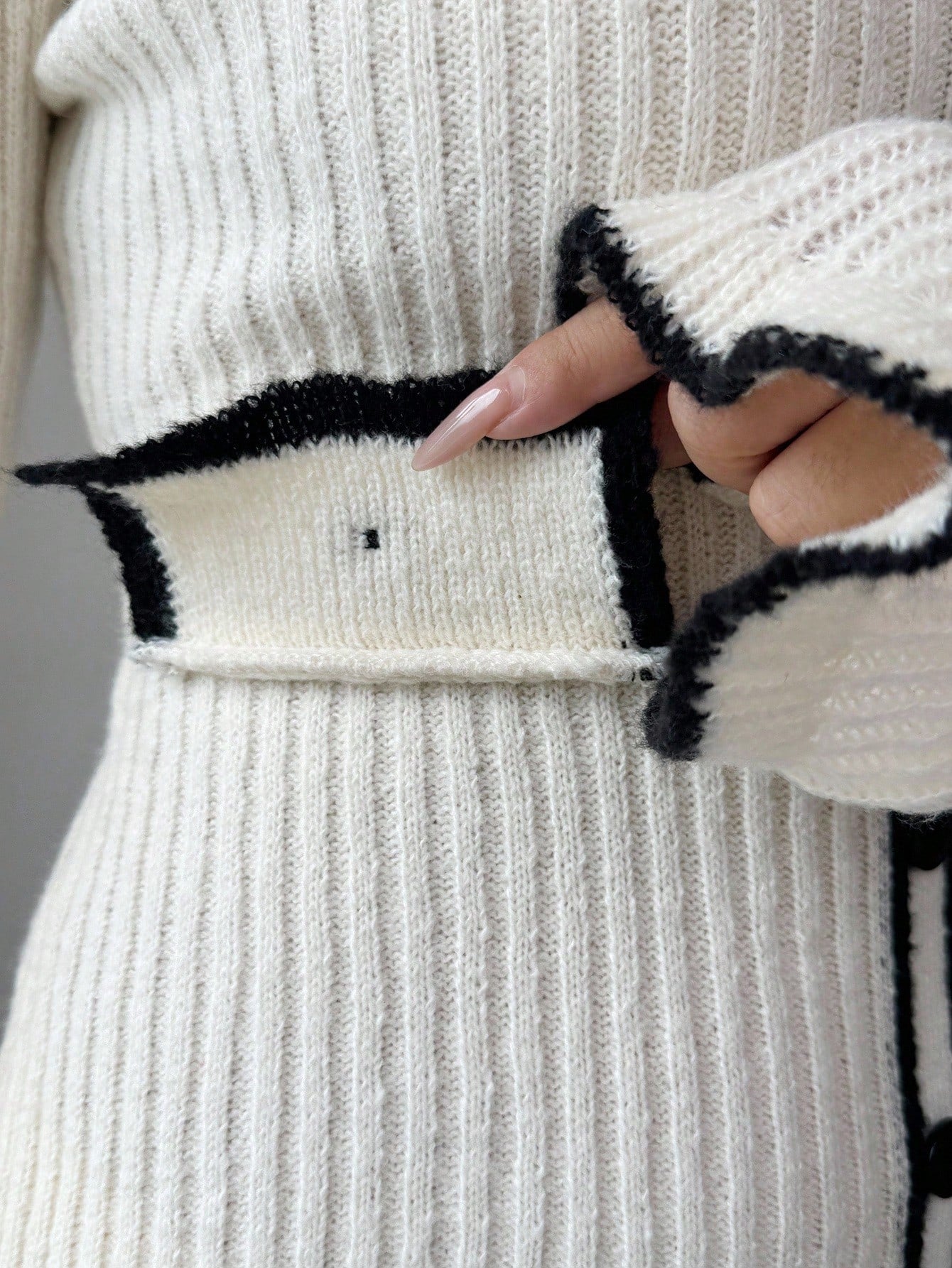 Evalyn | Elegantes Strickkleid mit Vintage-Kragen