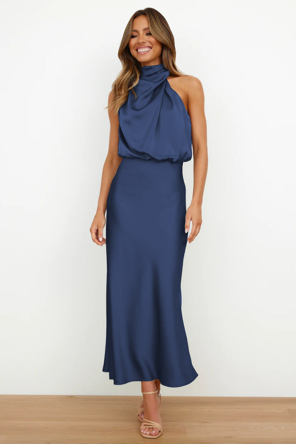 Rochelle | Feminines Satin-Kleid mit Neckholder-Ausschnitt