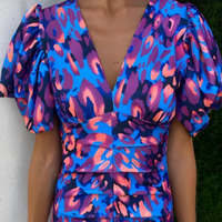 Haline | Elegantes geschnittenes Midikleid mit Puffärmel