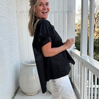 Claire | Locker geschnittene Kurzarm-Bluse mit klassischem Hemdkragen